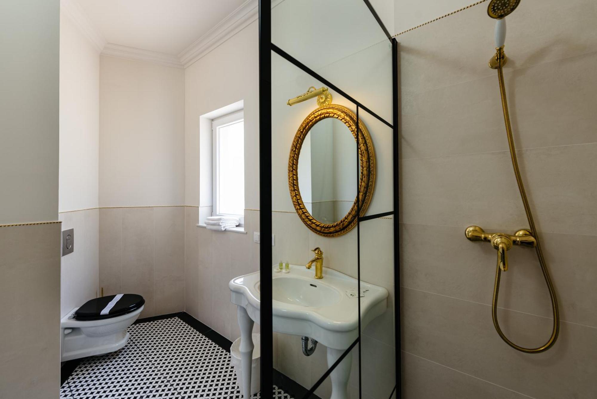 Ateneea Luxury Khách sạn hẻo lánh