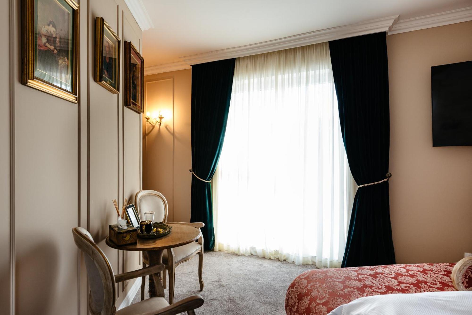 Khách sạn hẻo lánh Ateneea Luxury