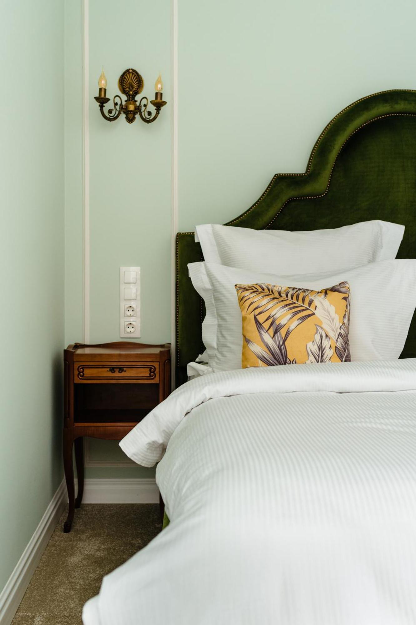 Khách sạn hẻo lánh Ateneea Luxury