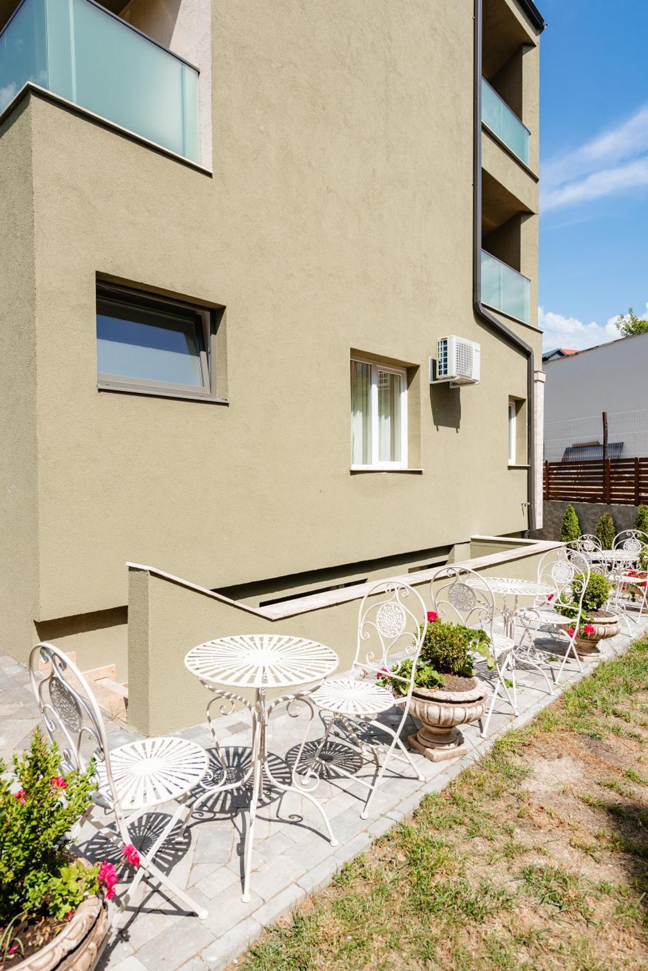 Ateneea Luxury Khách sạn hẻo lánh 3*